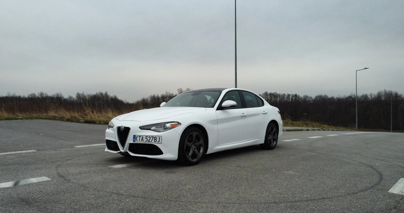 Alfa Romeo Giulia cena 120000 przebieg: 62000, rok produkcji 2018 z Zdzieszowice małe 154